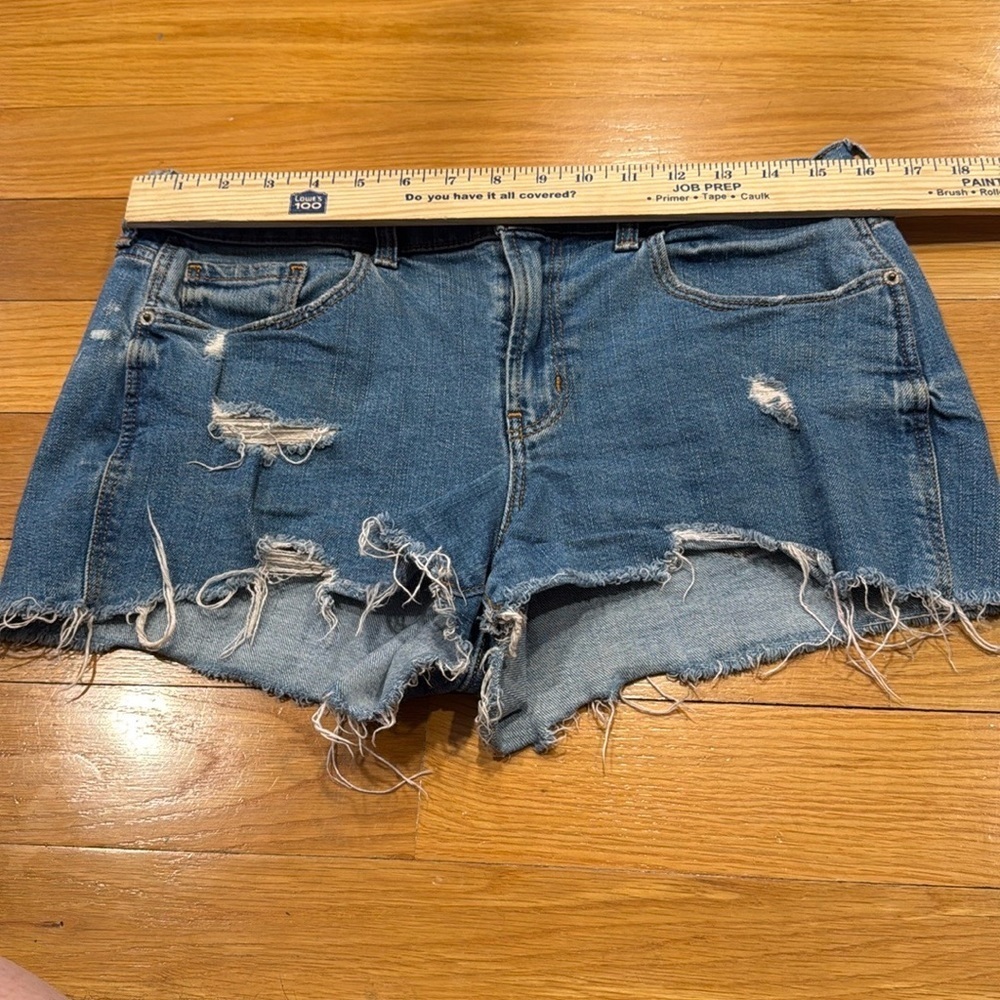 Old Navy Blue Distressed Jean Shorts with Frayed Hem - Picture 4 of 10